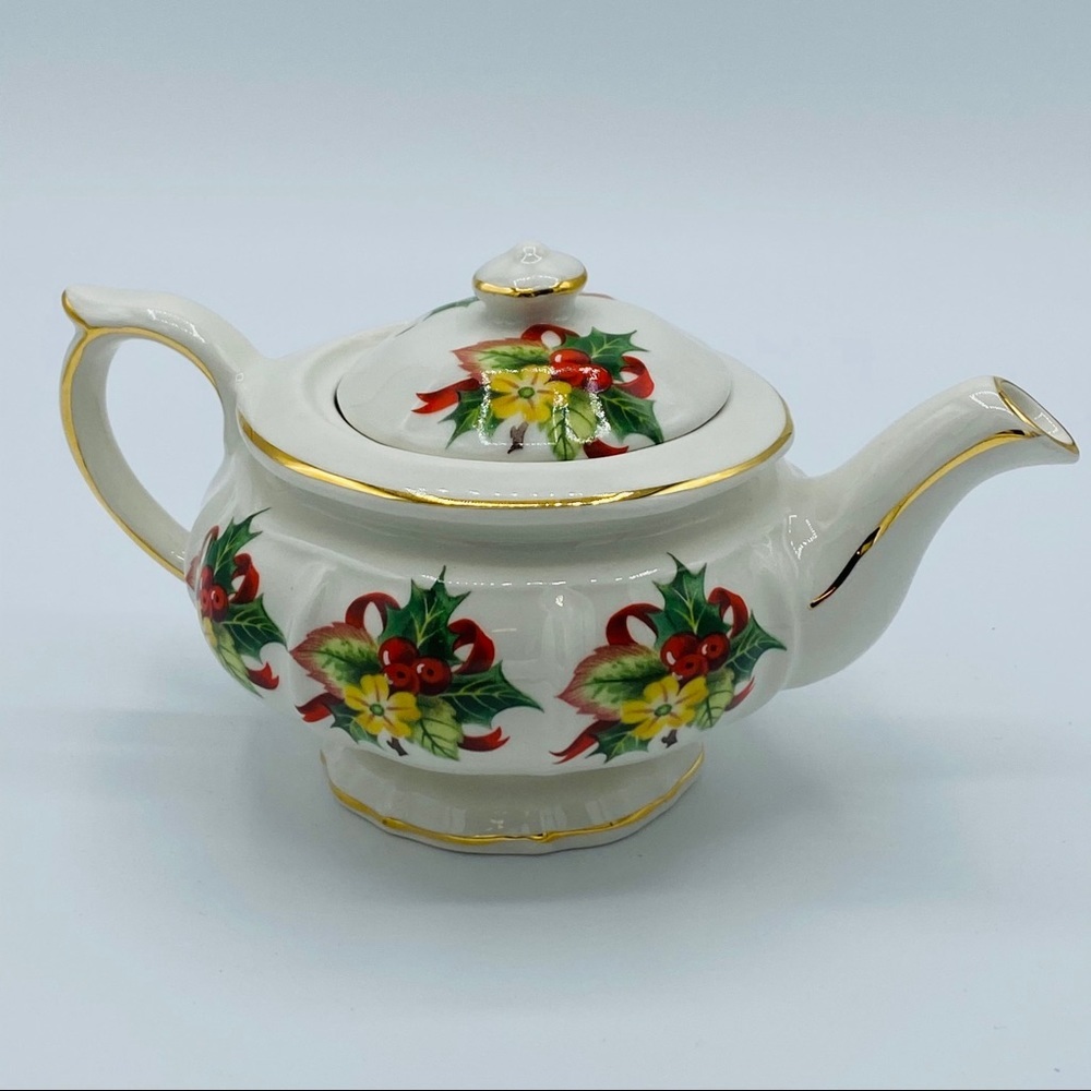 Windsor || "Mini" Teapot with Holiday Holly